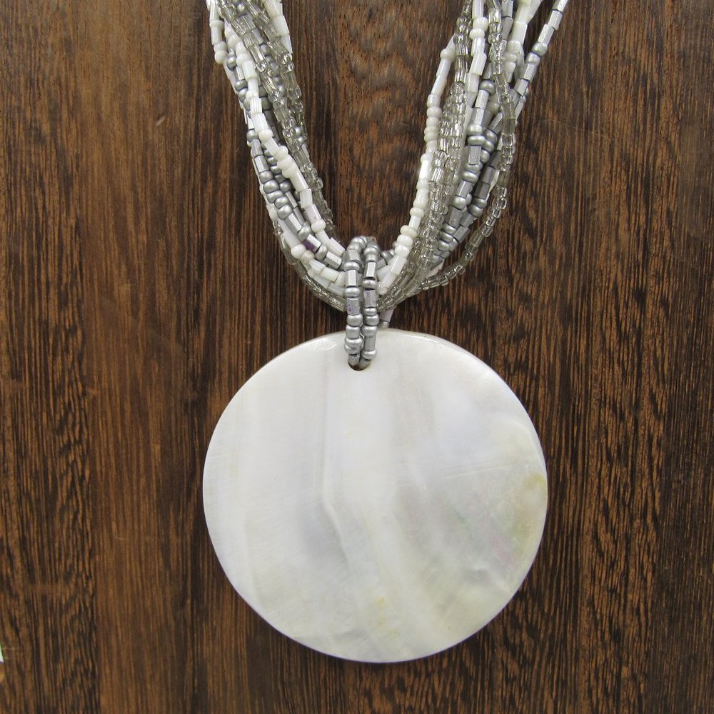 21" Beaded White Shell Pendant Necklace Vintage - Picture 1 of 4